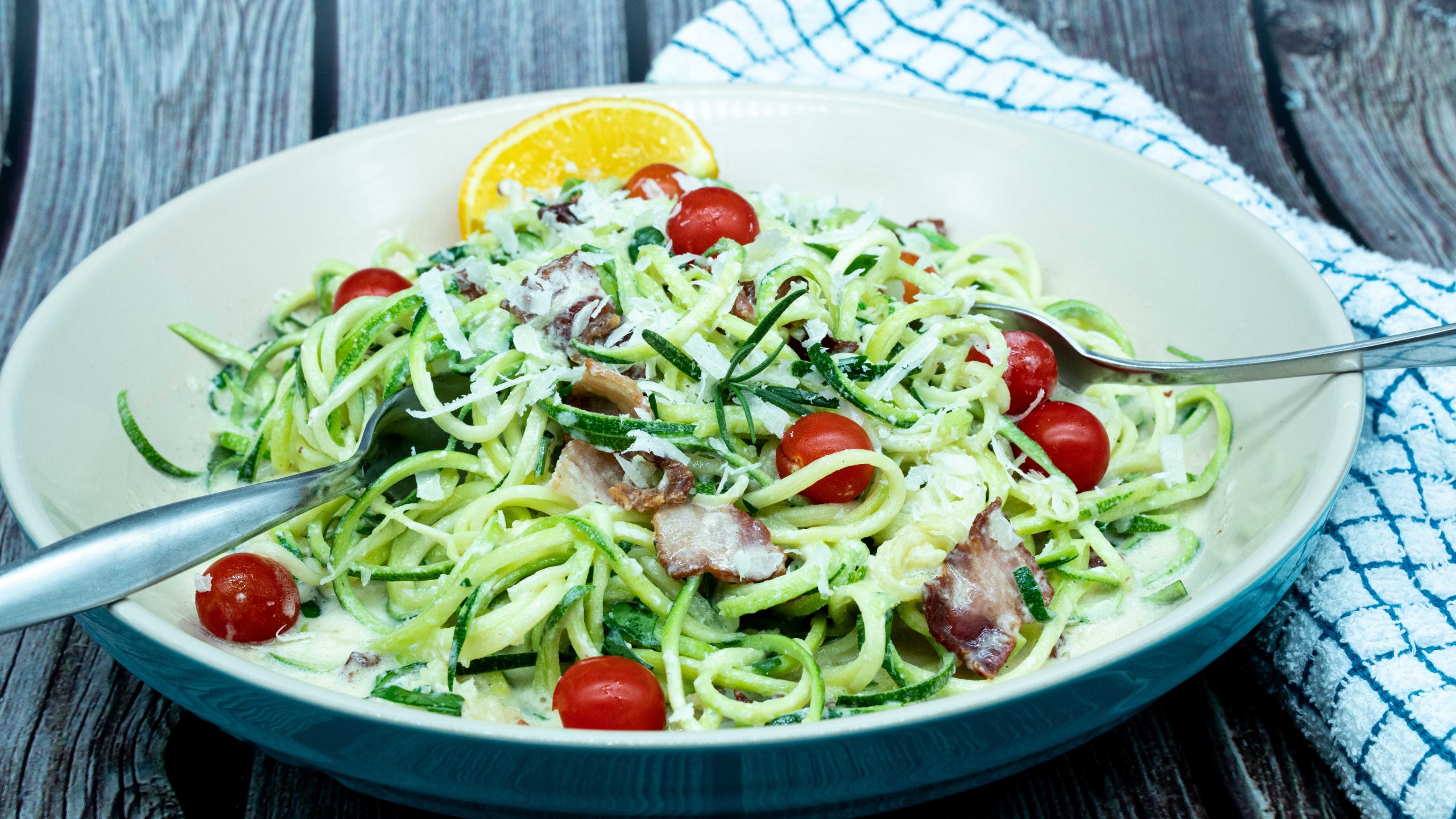 Heerlike Suurroom Zoodle & Spek Gereg – Laag Koolhidraat en Vol Geur!